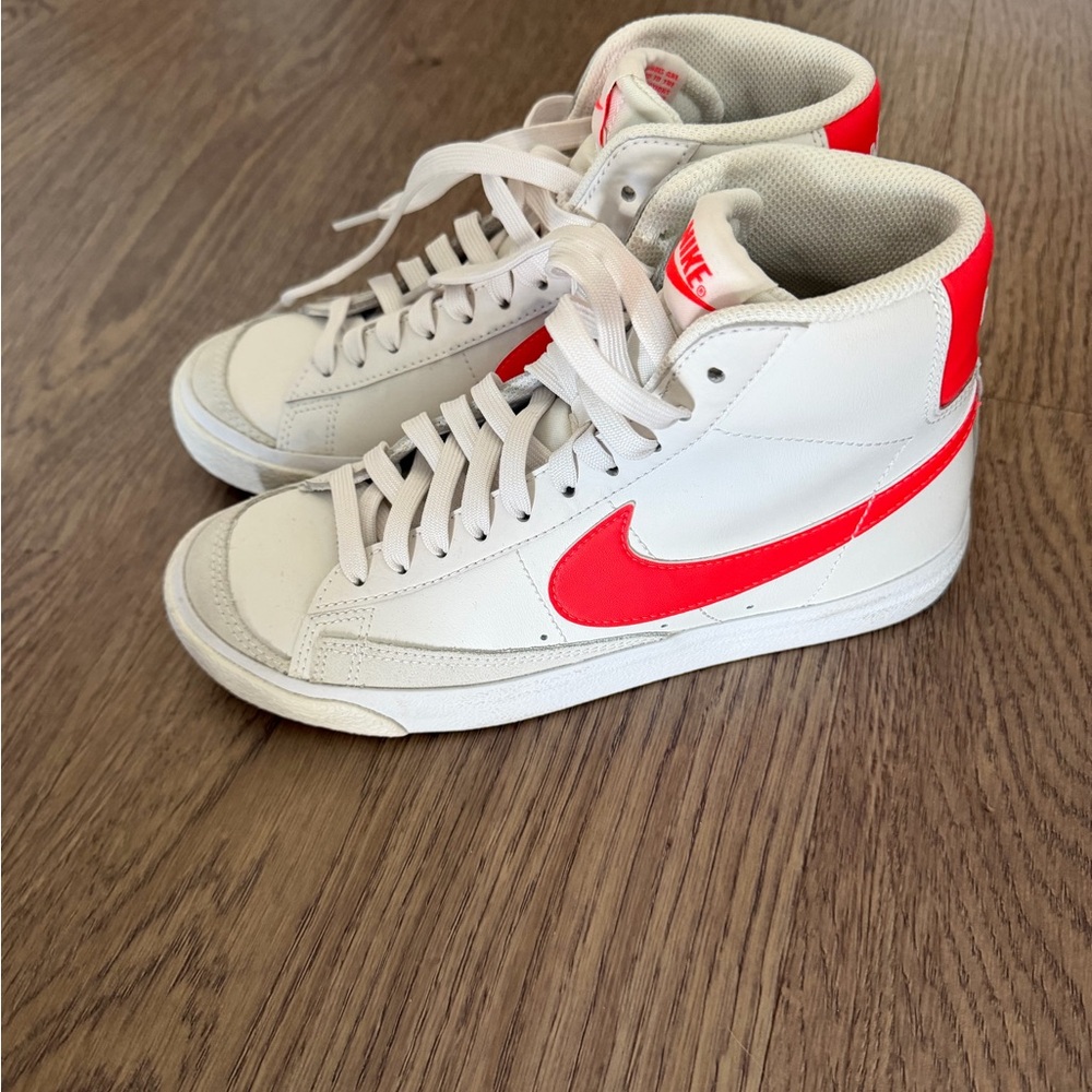 Nike Blazer Mid 77 white & hot pink sneakers